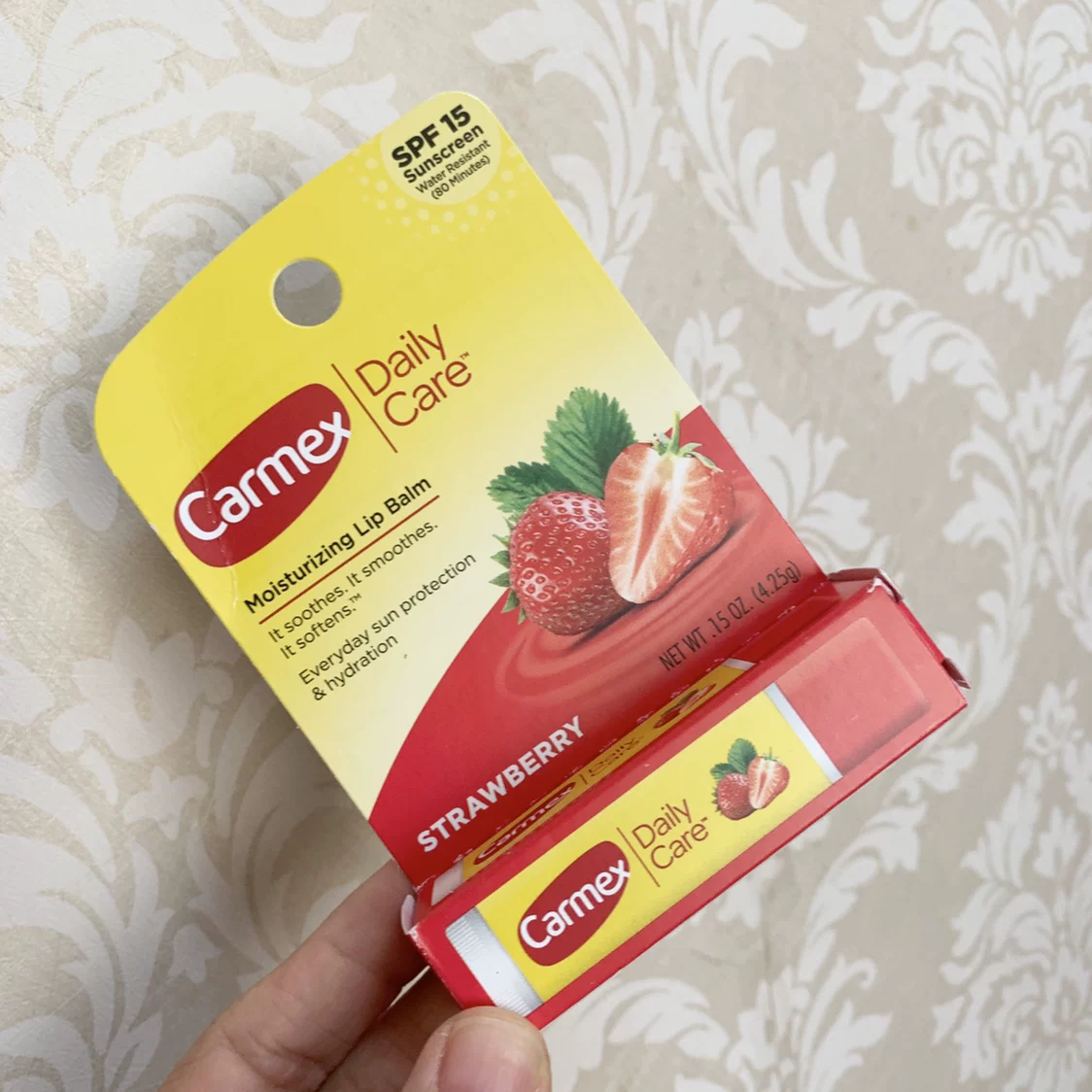 Genuine import moisturizing lip balm, (Physicals), USA