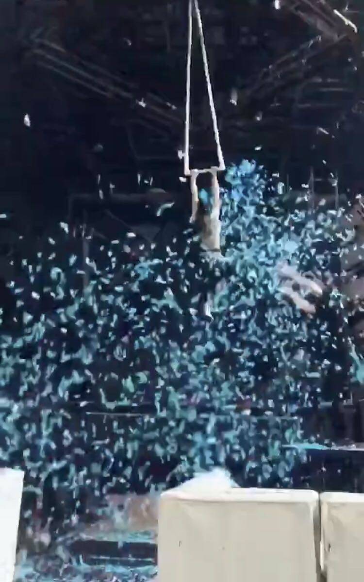 Swing high-altitude acrobatic props extended