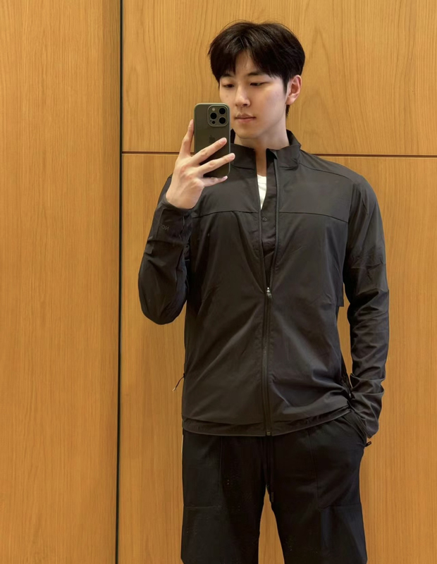 Lululemon Stretch Ventilated /Fast and Lightweight Men's Sports Jacket