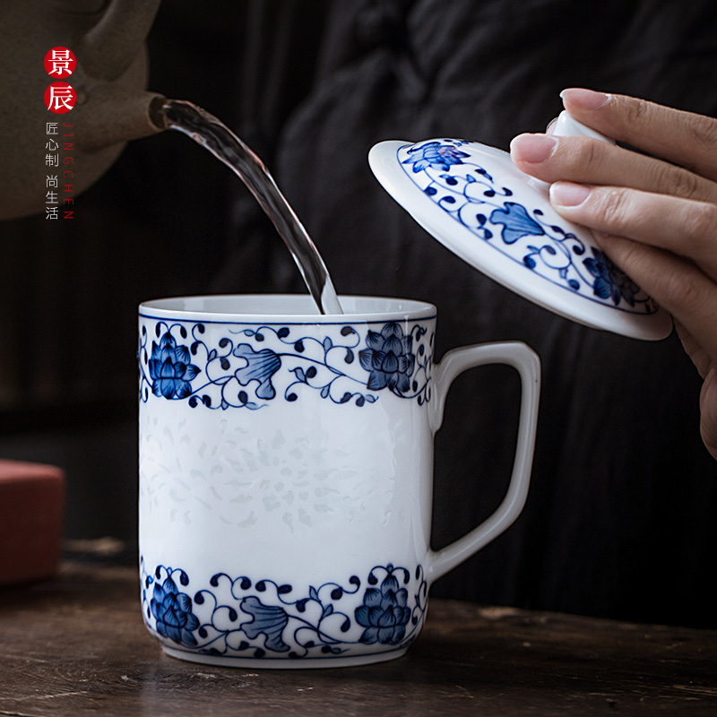 Hand - made bound lotus flower blue and white and exquisite ceramic cups with cover retro office cup household glass tea tea cup