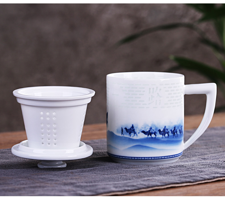 Jingdezhen porcelain and ceramic filter cups tea cup tea separation office cup household water cup with cover