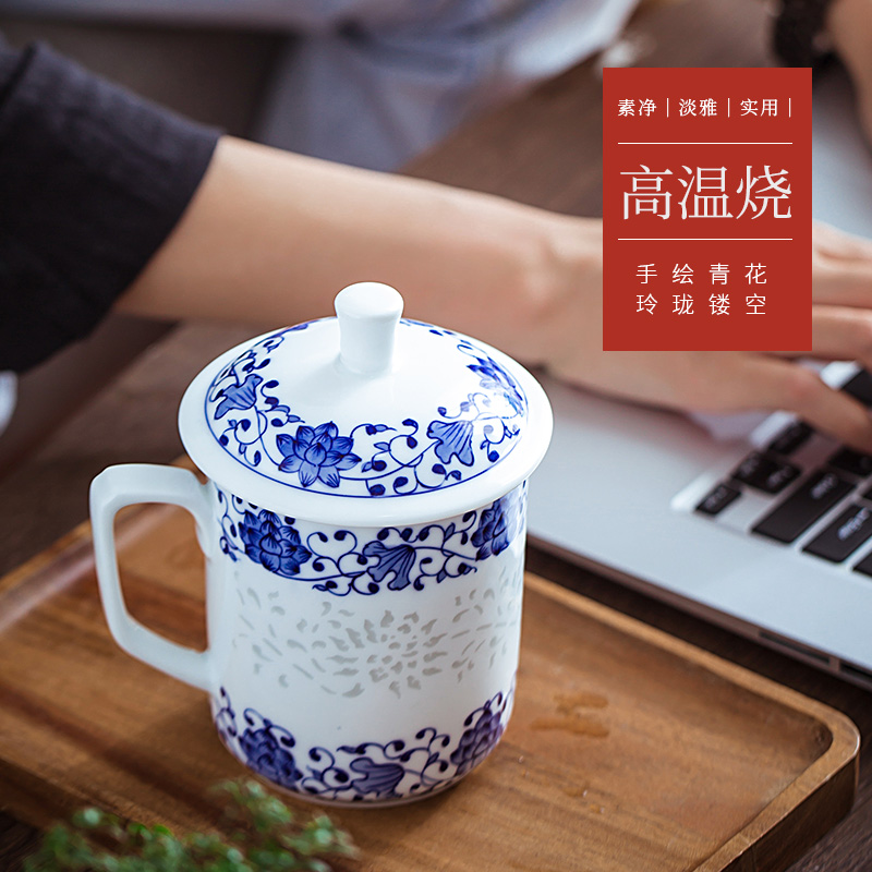 Hand - made bound lotus flower blue and white and exquisite ceramic cups with cover retro office cup household glass tea tea cup