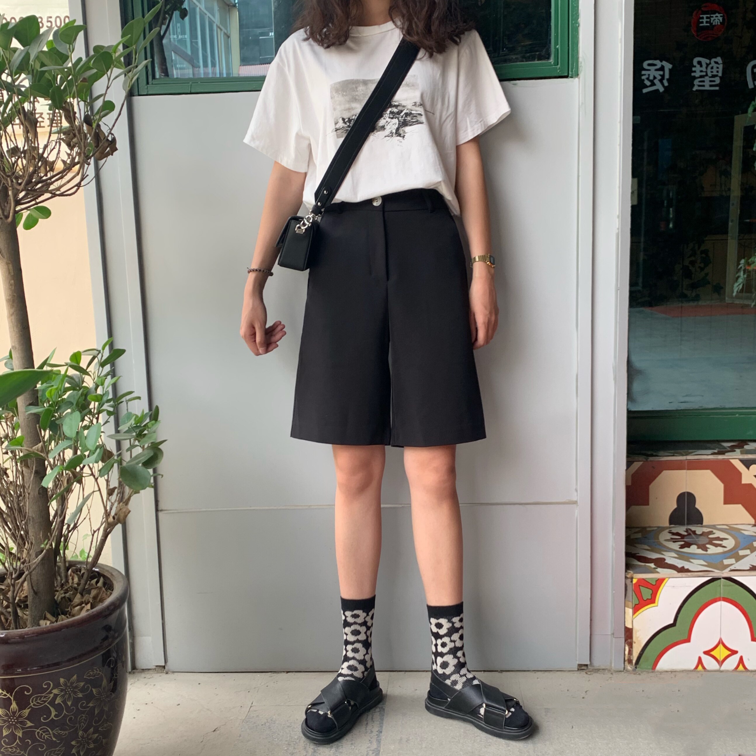 2022 new summer large size black straight cylinder wide leg suit 50% shorts female high waist display slim tide Summer thin