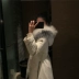 Zhang Jingyi 2018 mùa đông mới phiên bản Hàn Quốc của vịt trắng xuống mũ trùm xuống áo khoác nữ dài phần cổ áo lông lớn