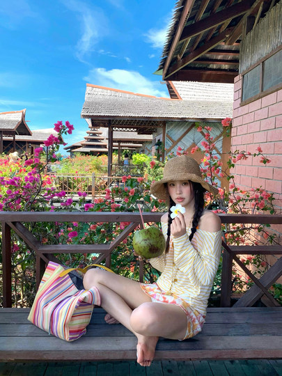 Island Dopamine Style Brightening Bikini Set with Long-Sleeve Cover-Up, Sexy Small Bust Pure Desire Resort Hot Spring Swimsuit