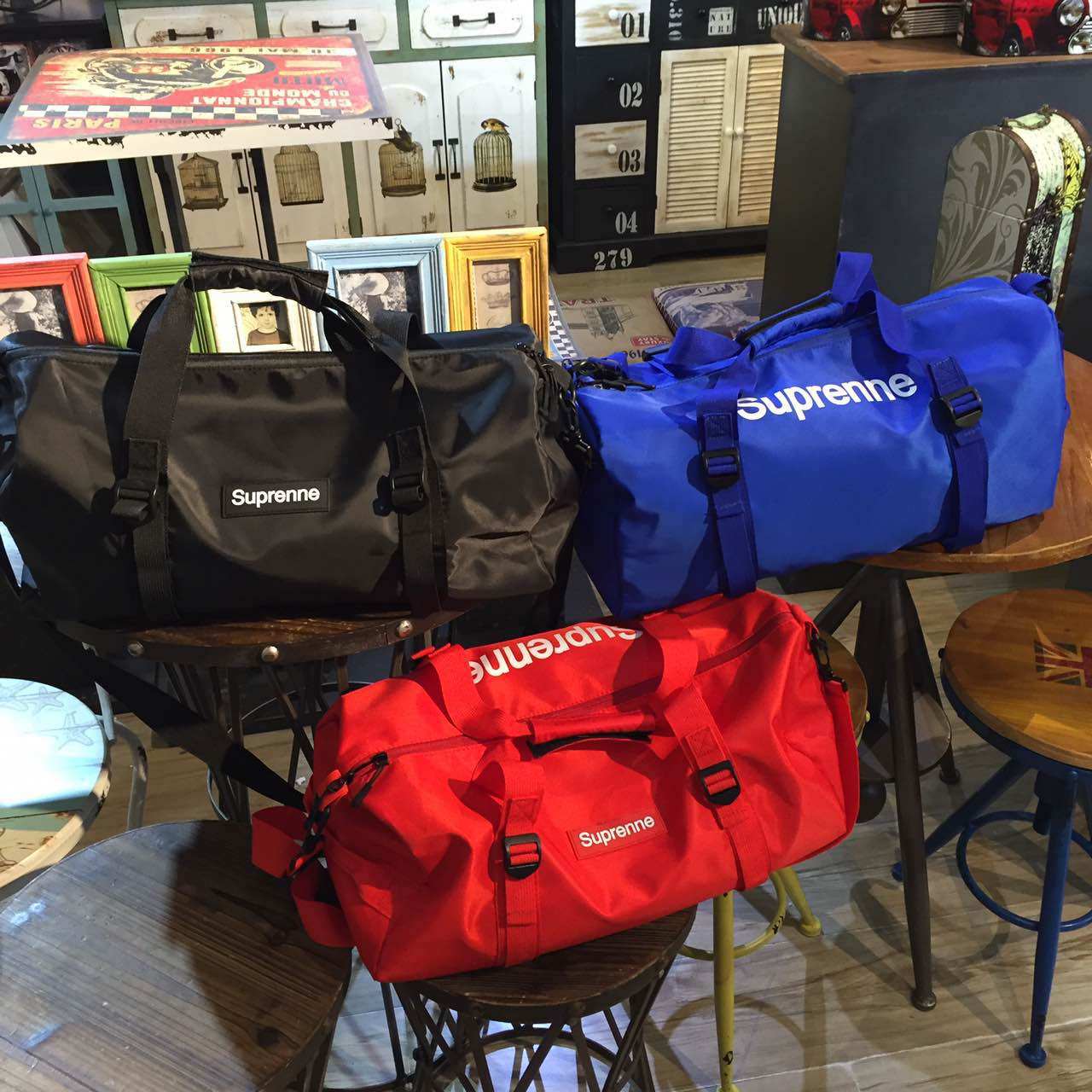 Japan and South Korea original letter printing handbag fashion sports fitness shoulder bag men and women travel bag practical luggage bag