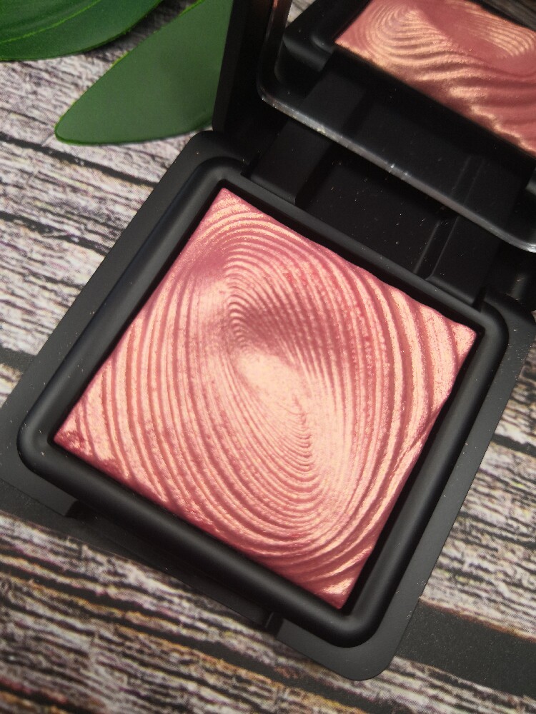 Italy Kiko wet and dry dual-use water ripple eye shadow Mermaid color 219