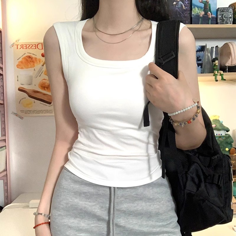 女性用ホワイトキャミソール、2025年夏の新スタイル、アウターウェア、サイドカバー、ワイドショルダーストラップ、ホットガールノースリーブトップ