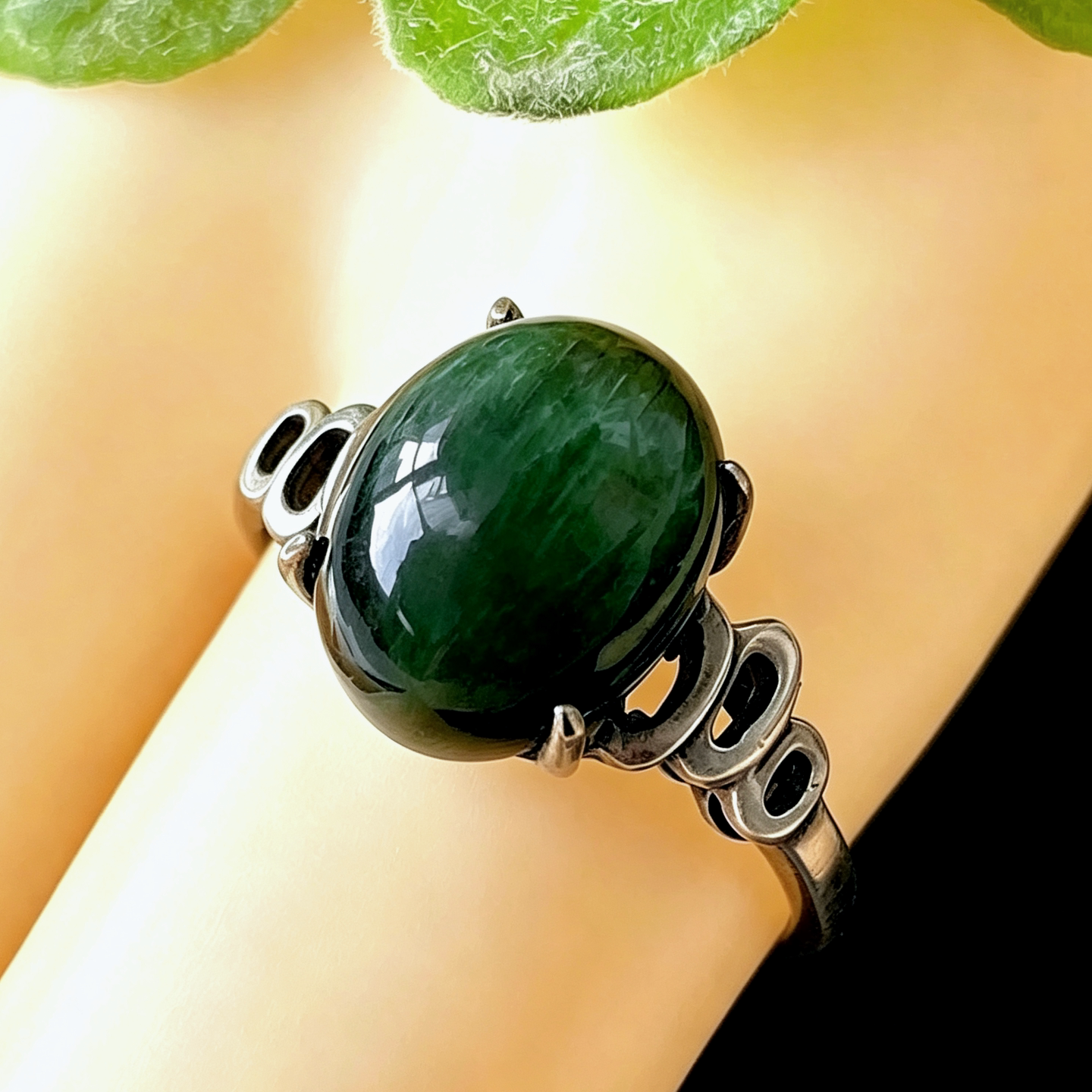 Natural crystal ring, green rabbit fur ring with flashing cat eye, green rabbit fur ring, silver bag, closed mouth birthday gift for women