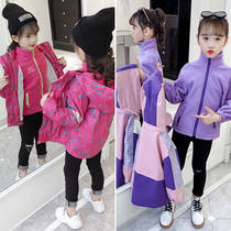 Girls  autumn jacket 2021 new Korean version of the little girl plus velvet autumn and winter stormtrooper childrens removable three-in-one