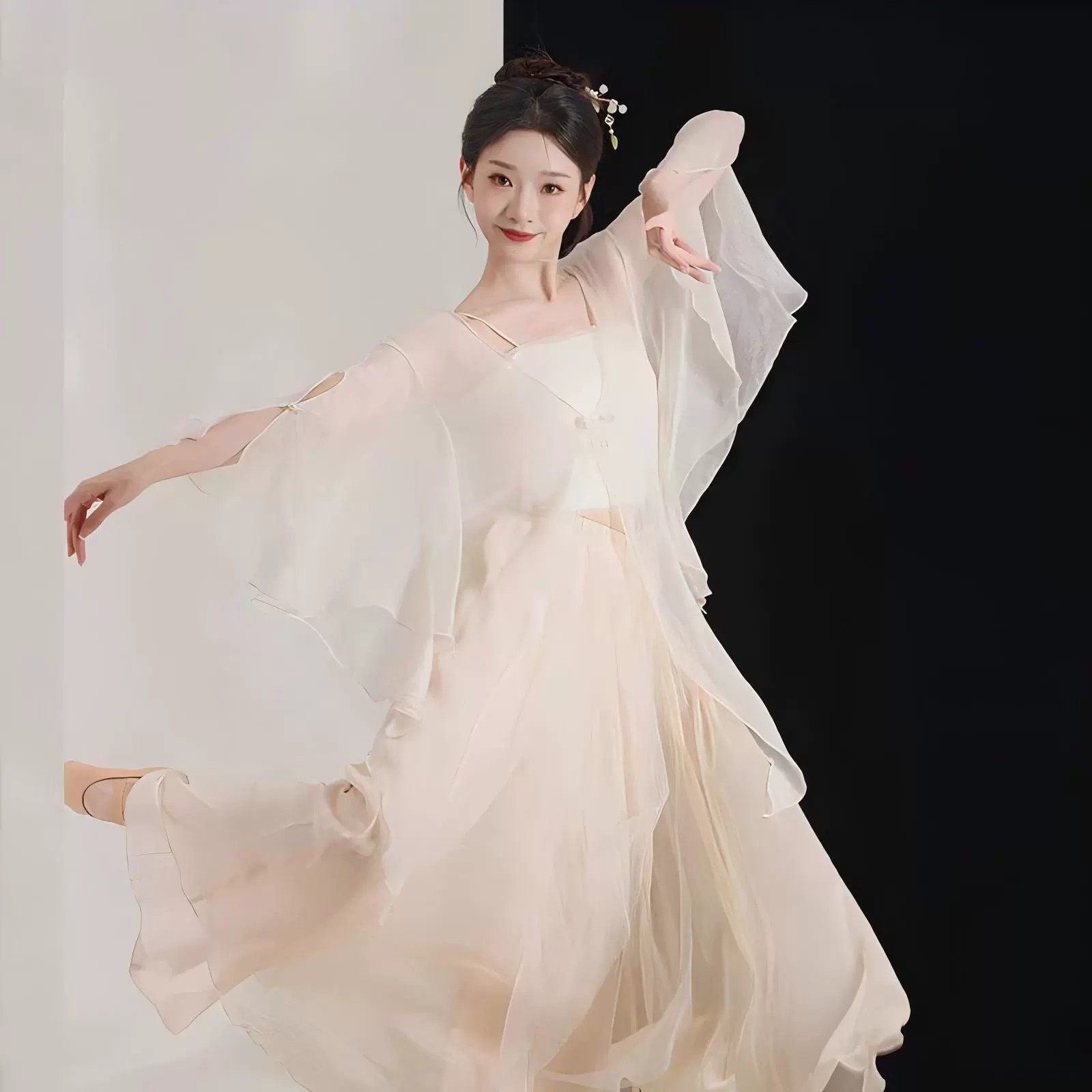 古典舞服装女灵动飘逸纱衣舞蹈服:国风身韵舞台上的仙气飘飘!-古典舞服-淘宝好物网