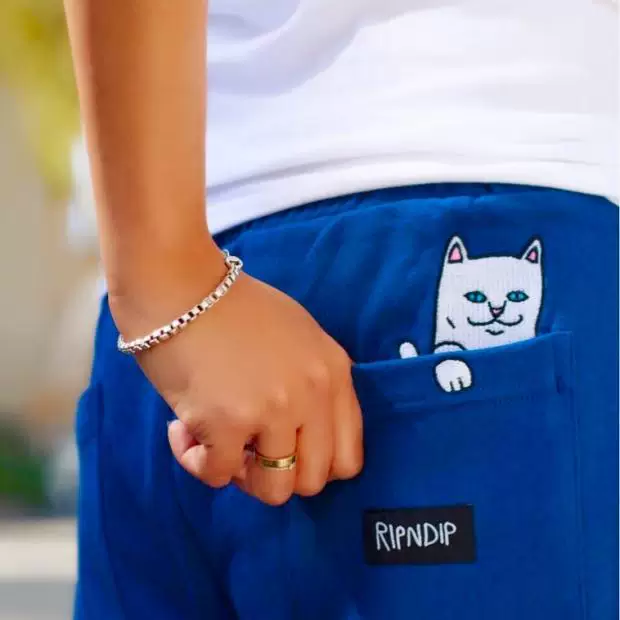 Шорты для спортзала с рисунком Нермал (Nermal) средний палец, Mean Cat шорты доступны в скейтшопах