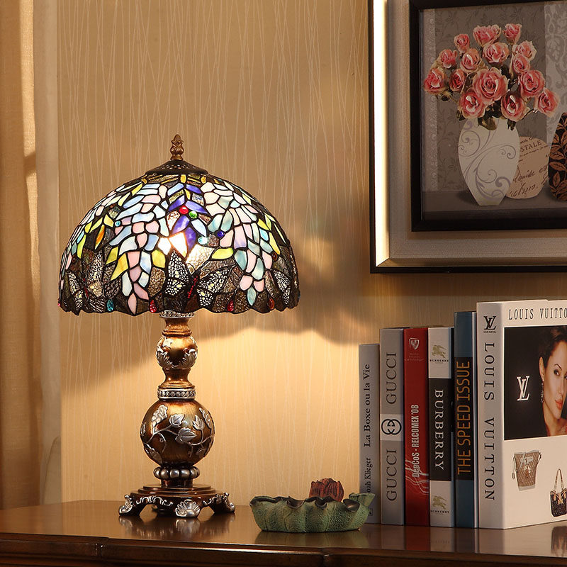 Yi Xuan European style creative living room study Bedroom bed lamp Retro dimming Pastoral wisteria glass LED table lamp