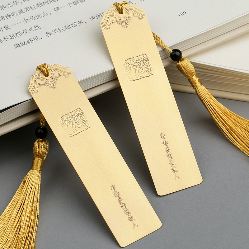 Vintage classic Chinese style pair of metal brass bookmark set gift box Jiangnan eaves creative students with ancient gifts Exquisite tassels souvenir small gifts Custom custom lettering