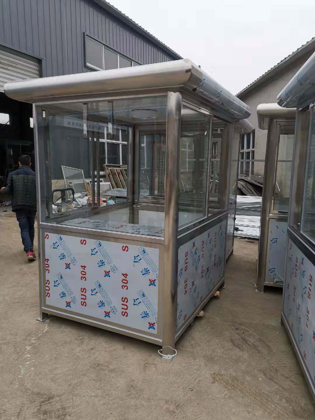 Nanjing Stainless Steel Outdoor Door Wei Guard Booth Security Parking Lot Toll Booth Mobile Community Value Class Room Glass Guard Booth