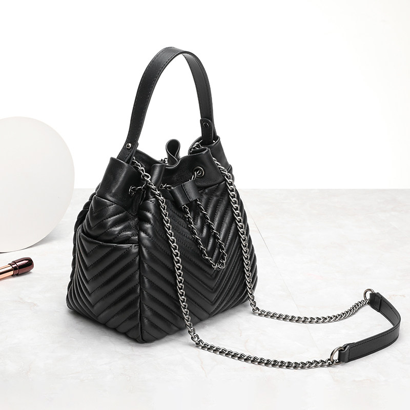 20 whole sheepskin new V-pattern rhombic women's bag all-match leather bucket bag large-capacity hand-held single shoulder women's bag