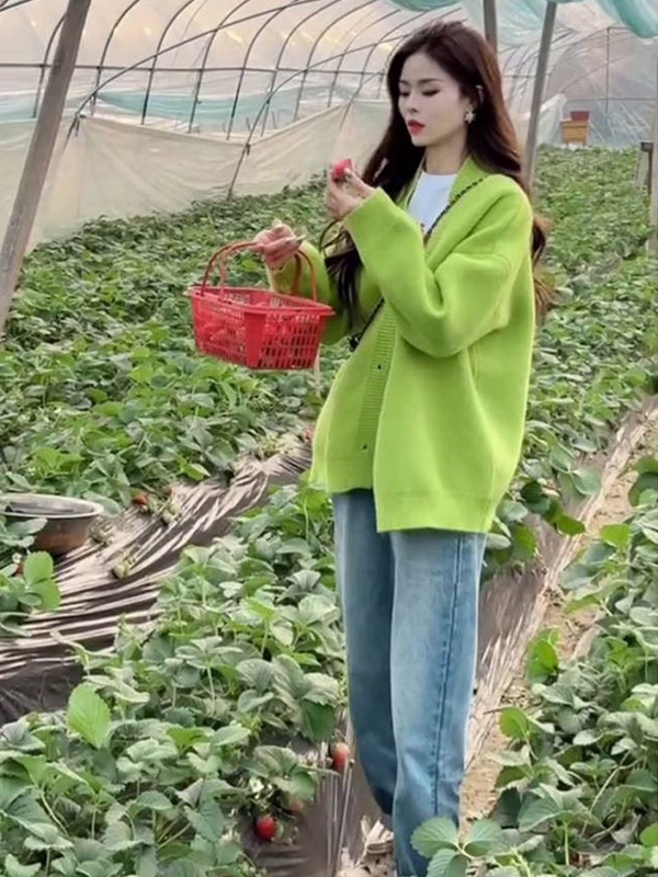 Autumn Clothing 2023 New Korean Style Autumn and Winter Fruit Green Wool Knit Sweater for Women, Stylish and Fashionable Design Cardigan Top