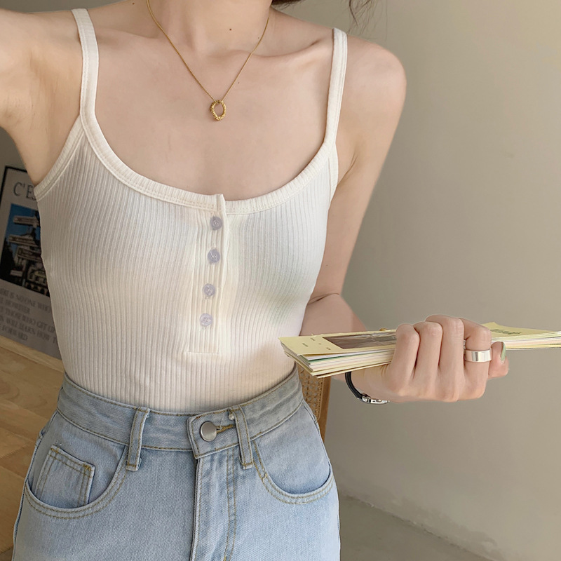 8820#纯欲纽扣吊带美背背心：如何轻松驾驭这股潮流，成为夏日街头最靓的仔？