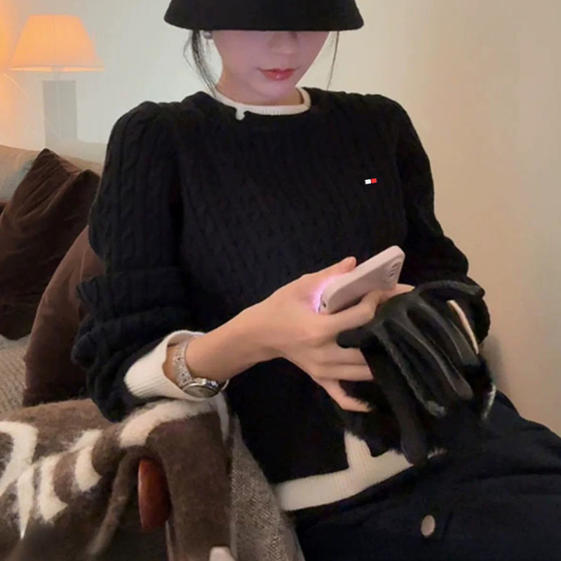 Tommy Hilfiger New Round-Neck Solid Color Cotton Knit Sweater for Women with Embroidery, Faux Two-Piece Sweater, Cable Knit, Autumn and Winter Base Layer