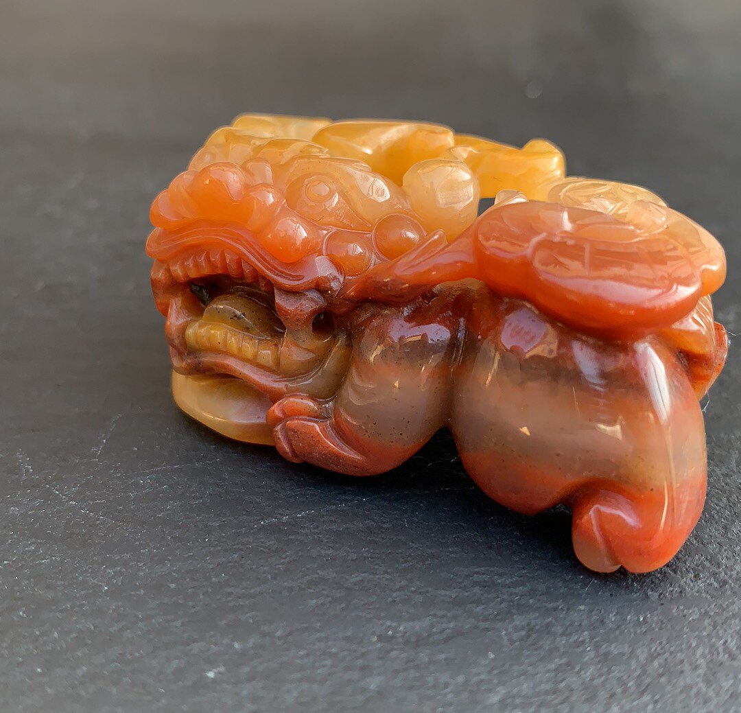 Yunnan natural jade yellow dragon jade bully king leopard chicken blood red pendant pendant handlebar playpiece transfer