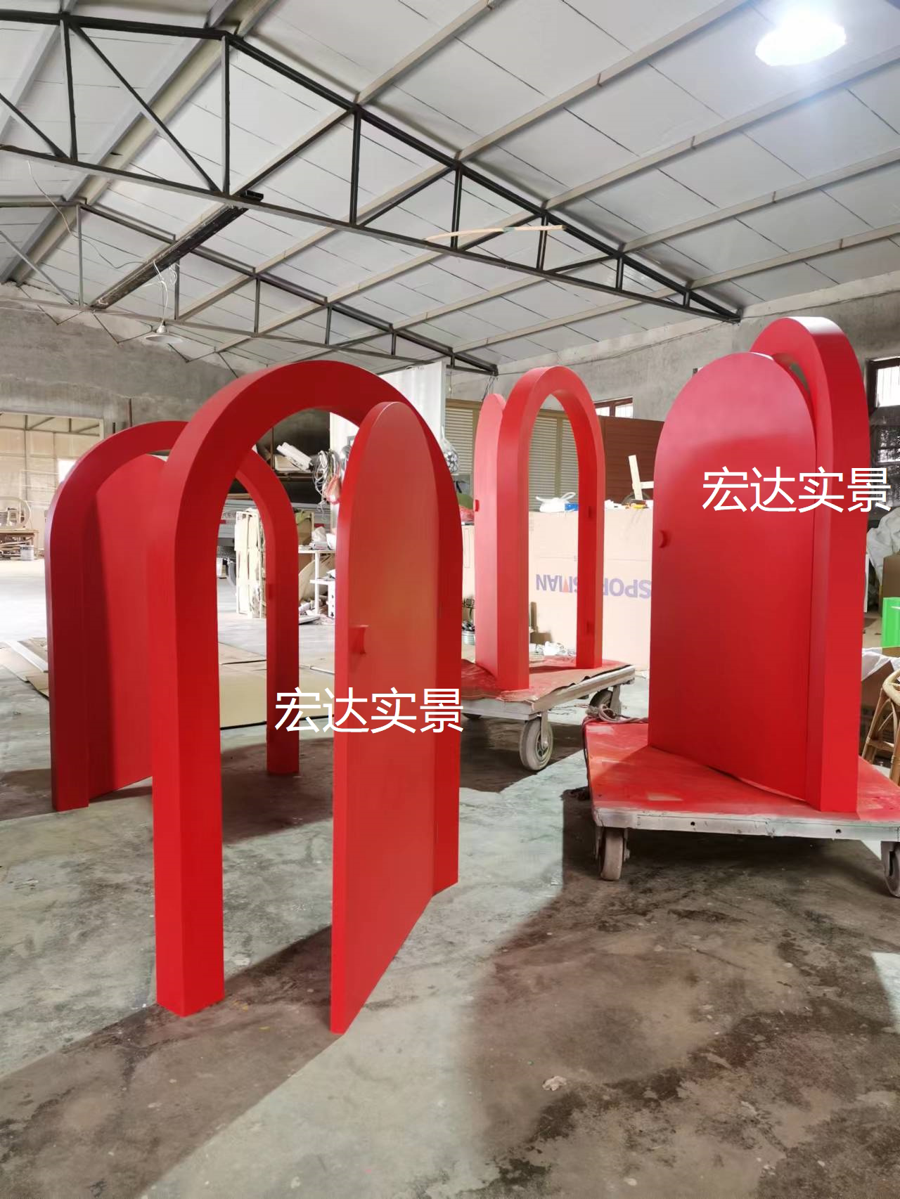 Children's realistic production photography props red arch photography props Christmas themed film building real photo studio