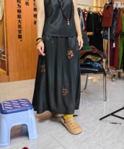 Yichenliangpin Xiangyunsha skirt NXYS black oil leather heavy satin embroidery 24897