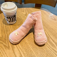 Розовая галстук-бабочка, туфли