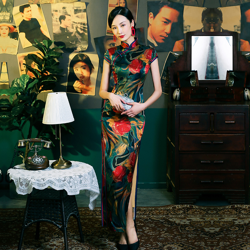 Miss Four's Long Silk Cheongsam, Made of Mulberry Silk, Suitable for Runway Shows, Old Shanghai Retro Style, High-End, Suitable for Hostesses at Banquets