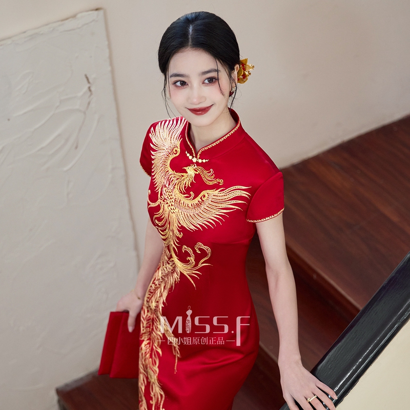 Fourth Miss Heavy Embroidery Red Engagement Cheongsam for Petite Bride, High-End and Elegant Toasting Dress, 2026 New Model Fourth Miss Heavy Embroidery Red Engagement Cheongsam for Petite Bride, High-End and Elegant Toasting Dress, 2026 New Model