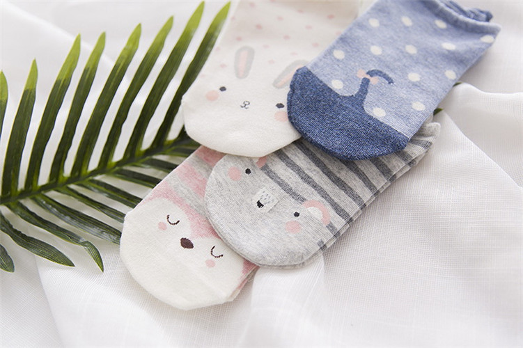 Bảy dòng 2 hộp Vớ cotton của phụ nữ Phim hoạt hình Nhật Bản Thuyền thú dễ thương Vớ phụ nữ Vớ 4 cặp Hộp quà tặng vớ nam trung niên