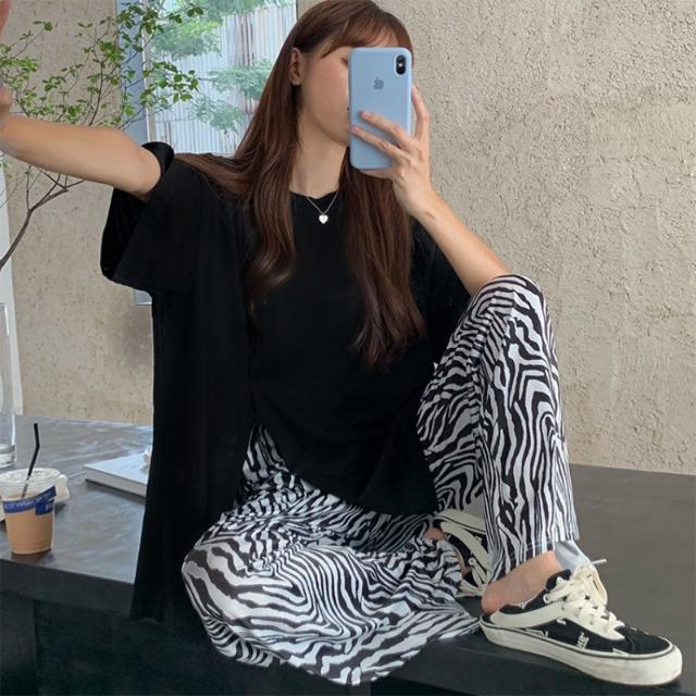 Black Topsummer Thin fashion suit female leisure time Two piece set Short sleeve T-shirt Lazy wind Zebra pattern Broad legs High waist trousers