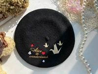 Черный берет, с вышивкой