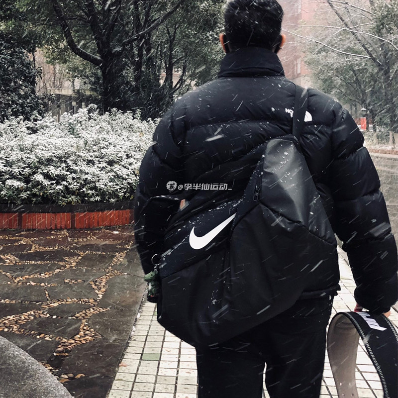 Training large capacity dry and wet separation fitness shoulder bag