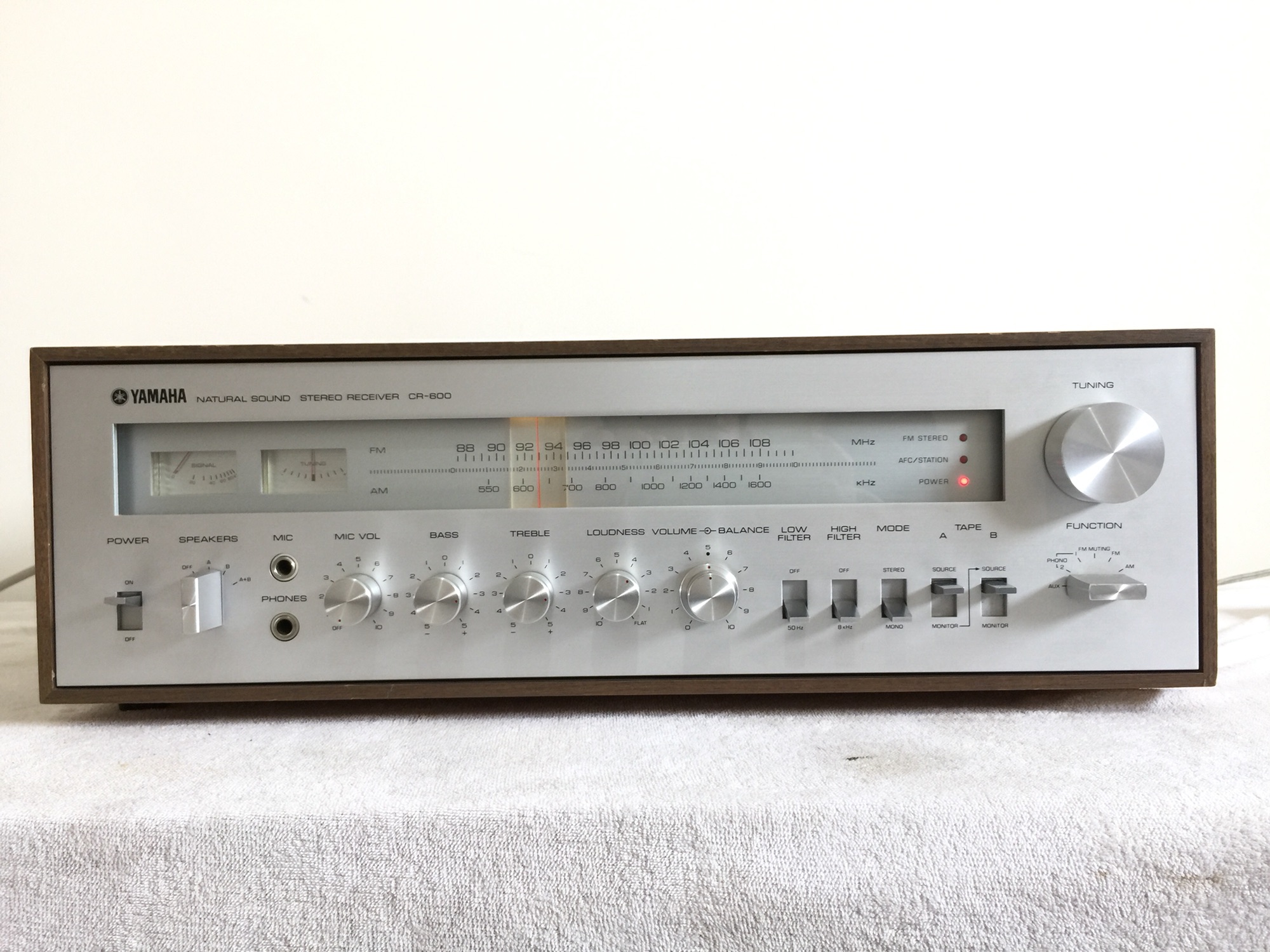 European version of Yamaha CR-600 and Yamaha CDX-700D transistor high-end radio head 320W