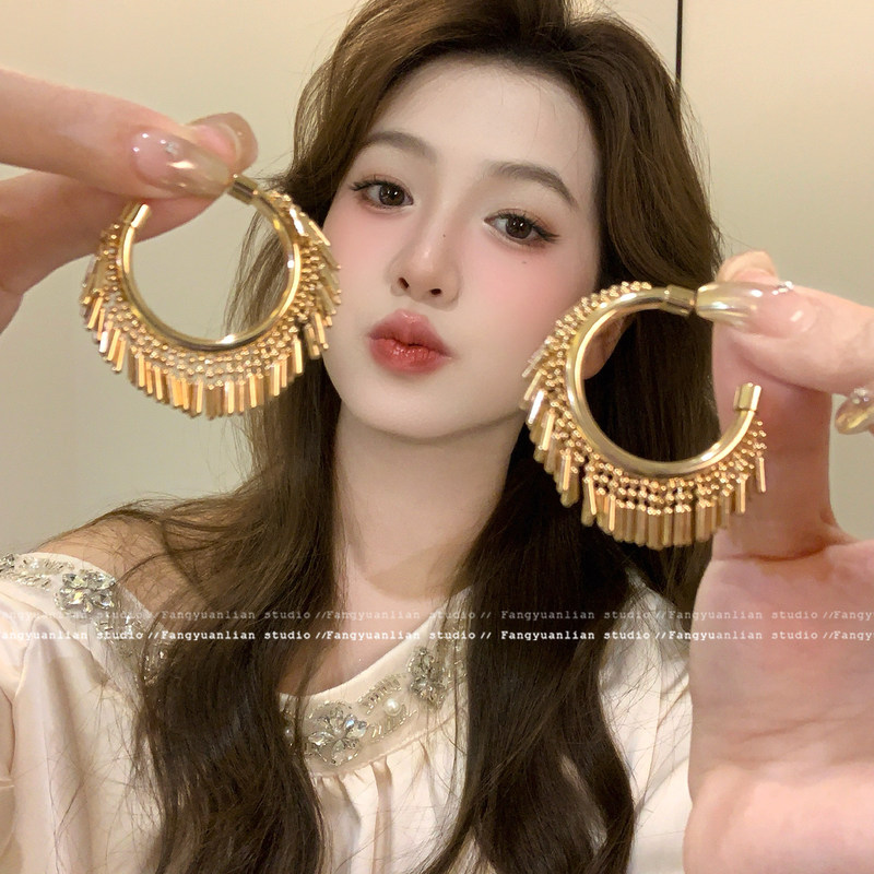 Korean Bohemian Style Gold Tassel Hoop Earrings 2026 New High-End Earrings with a Unique and Exaggerated Design Korean Bohemian Style Gold Tassel Hoop Earrings 2026 New High-End Earrings with a Unique and Exaggerated Design