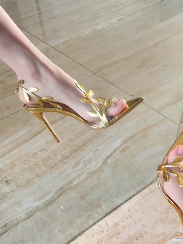 2025 New Style Lambskin High Heels with Gold Leaf Design: Elegant, High-End, Comfortable, Stiletto Heel, Pointed Toe, Gold Sandals, Suitable for Women.