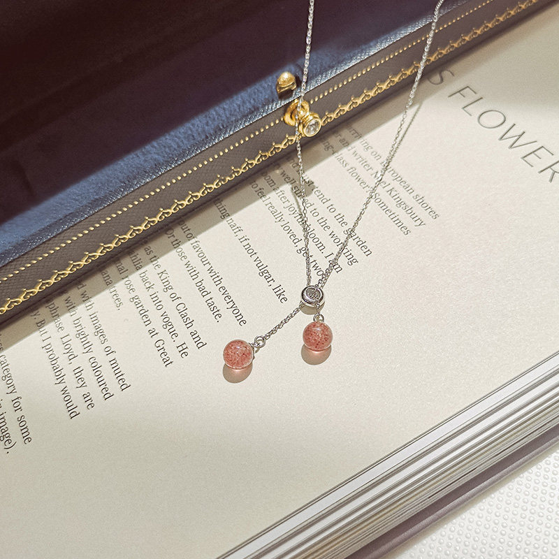 Natural Strawberry Crystal Crystal Necklace Woman Summer 100 Hitch Brief Teenage Girl Sweet Lock Bone s925 Pure Silver Pendant Anti-Allergy