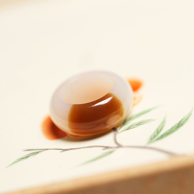 Boutique natural Hetian jade Qiemo sugar white jade small ring pendant running ring back cloud hand card small drop Liu Sugong carving