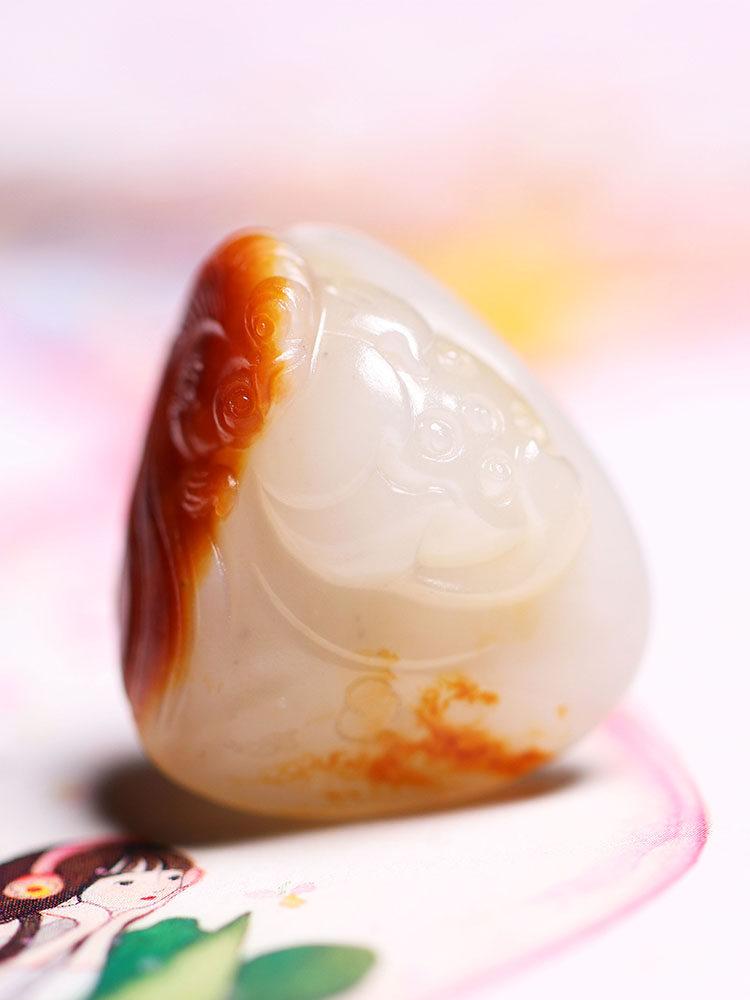 Natural Hetian jade seed material goldfish lotus pendant pendant Su Gong master Zhang Jiadong works signed certificate complete