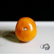 Natural Tibetan old beeswax safe buckle pendant pendant antique old wax chicken oil yellow no optimization boutique big year