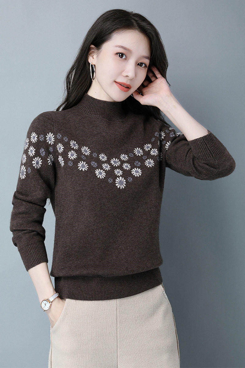 Half turtleneck sweater women's autumn and winter new mother jacquard Western style knitted loose bottoming sweater