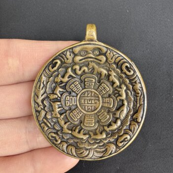 Antiques and miscellaneous old collections of brass jiugong bagua brand pendants, stationery accessories, pure copper to create ethnic style pendants