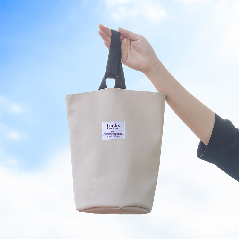 Insulated cup sleeve inclined satchel bag with umbrella braised braised beaker protective sleeve large number universal portable hand kettle bag