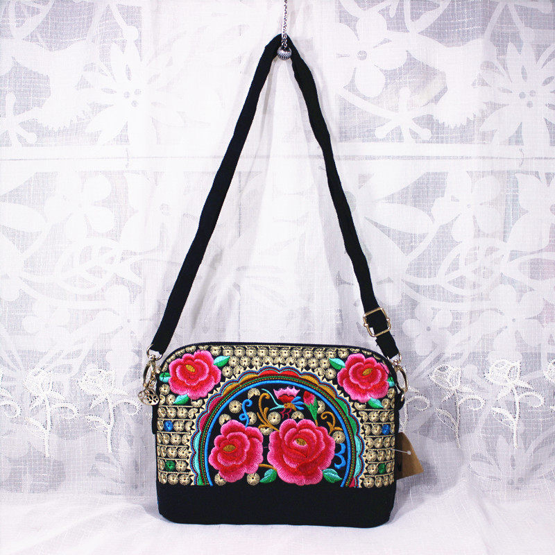 Embroidered bag embroidered bag with women 2020 new ethnic wind-packed mobile phone's small bag bungling satchel bag single shoulder bag