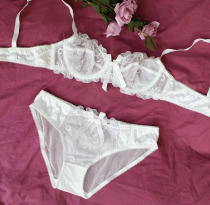 Special price sexy explosive ultra-thin lace underwear ladies bra set Europe and America breathable large size bra no sponge