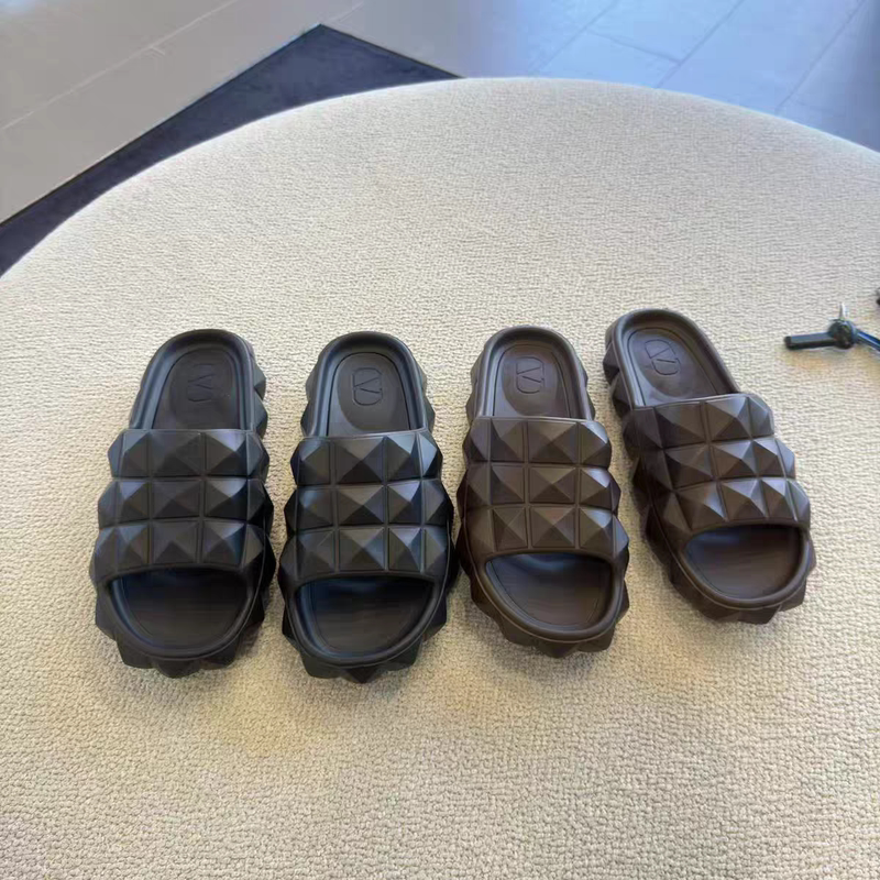 【Big Pretty L】(Special Price 1800) 5/15 Valentino Men's Studded Sandals in Multiple Colors 【Big Pretty L】(Special Price 1800) 5/15 Valentino Men's Studded Sandals in Multiple Colors