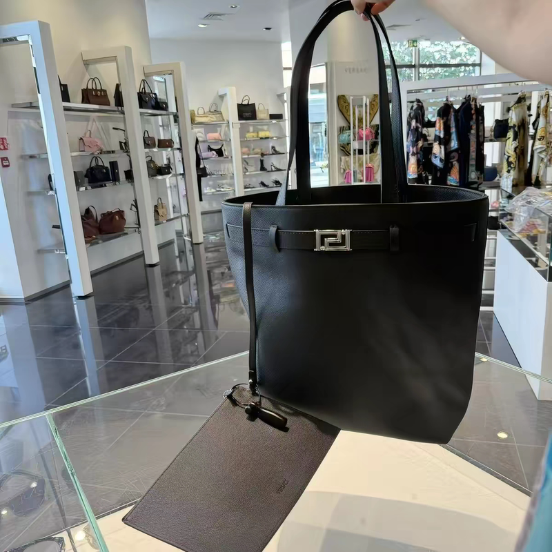 【Big Deal】(30% Off 4999) 7/31 Versace Men's Bag with Paisley Pattern Handbag Tote Bag 【Big Deal】(30% Off 4999) 7/31 Versace Men's Bag with Paisley Pattern Handbag Tote Bag