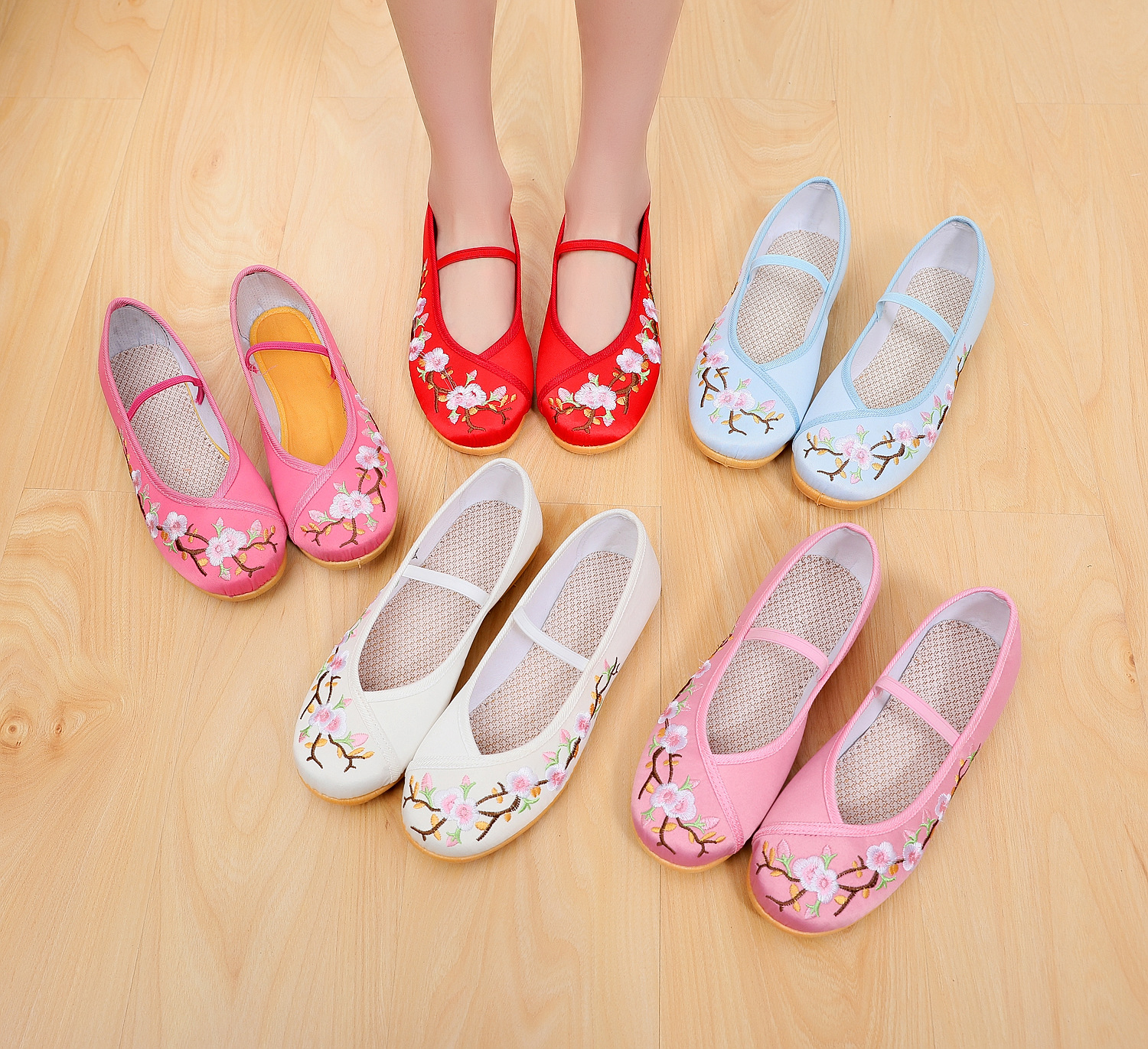 Embroidered shoes Hanfu shoes women's cloth shoes with cheongsam costume shoes single shoes Chinese style flat old Beijing embroidered cloth shoes