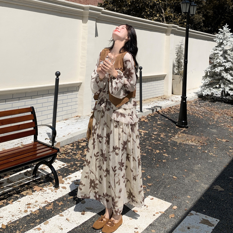 Bohemian Style Printed Dress for Women, Spring 2026, Long-Sleeved Long Dress, Slimming, High-End Casual Dress, Age-Reducing