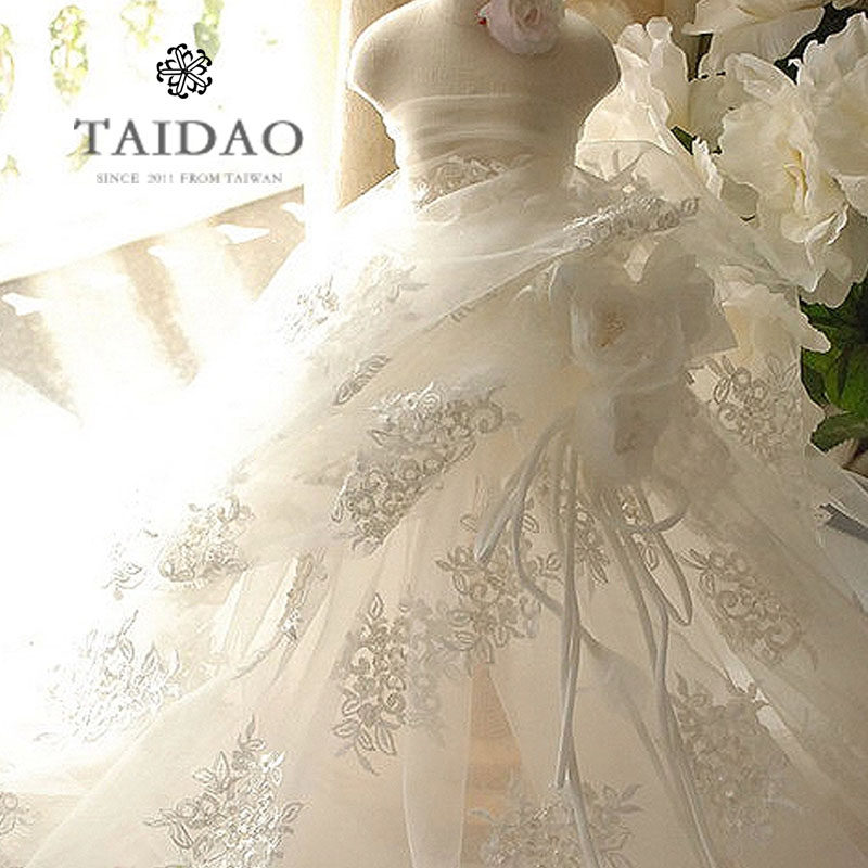 Table Island Handmade Nail Pearl Embroidery Car Bone Lace Fabric Fabric Material L32 Bicolor Wedding Dresses Woman Clothing Cloth